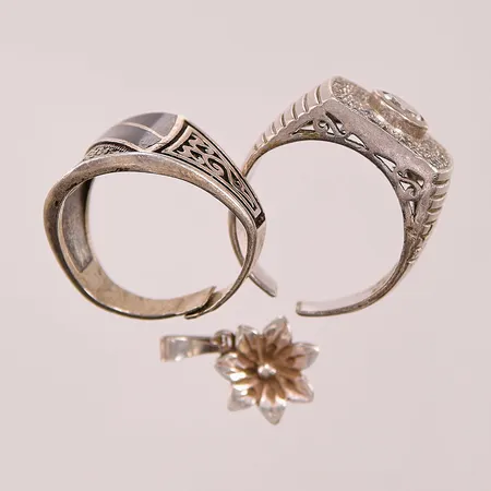 2 Ringar, klippta, 1 Hänge, defekt, 925/1000 Silver 17,6g.
