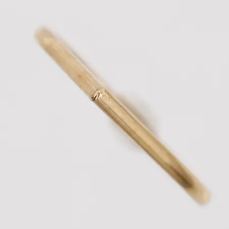 Ring, droppformad, stl: 17¾, bredd: 1,5mm, GFAB, 18K guld.  Vikt: 1,5 g