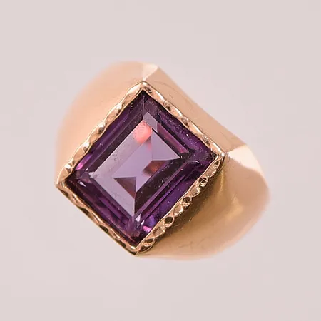 Ring, Ø17¼, bredd:13mm, lila sten, 14K 6,2g.