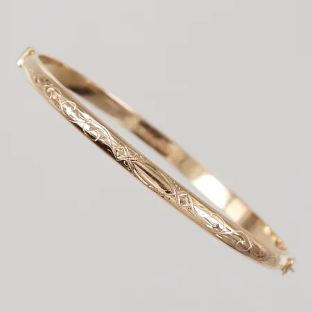 Armring, öppningsbar, inre omkrets 18cm, 62x54mm, bredd 4,4mm, mönsterdekor, mindre buckla, K&EC, År 1954, 18K,  Vikt: 7,1 g