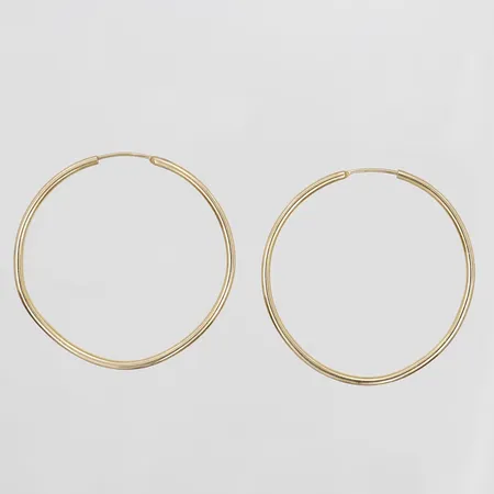 Ett par örringar, ca Ø40mm, bredd 1,5mm, bucklor, 14K guld. Vikt: 4 g