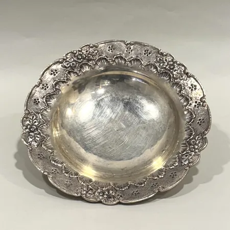 Skål med dekor, höjd 5cm, Ø23,5cm, silver 925/1000 Vikt: 316 g