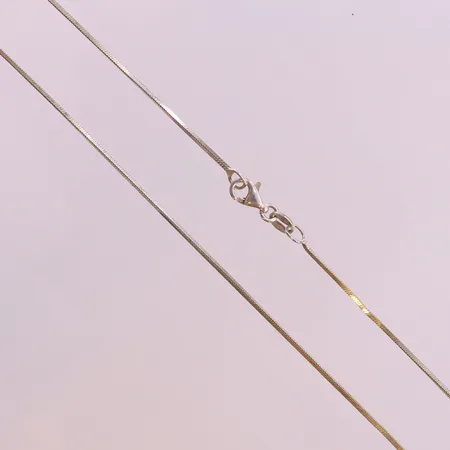 Kedja, längd 43cm, bredd 0,9mm, silver 925/1000.  Vikt: 3,4 g