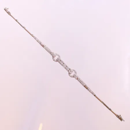 Armband vitguld med vita stenar, ca 19cm, bredd 2,5-10mm. 14K Vikt: 11,5 g