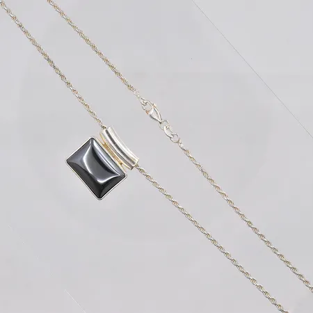 Kedja Cordel 45cm, hänge med hematit, stl 20x19mm, 925/1000 silver Vikt: 14,7 g
