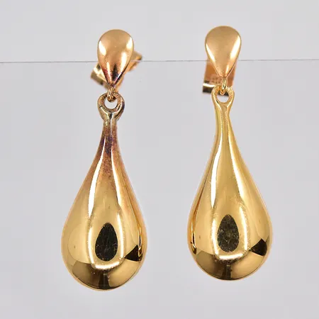 Ett par örhängen, stl 28x10mm, missfärgad, 18K Vikt: 4,4 g