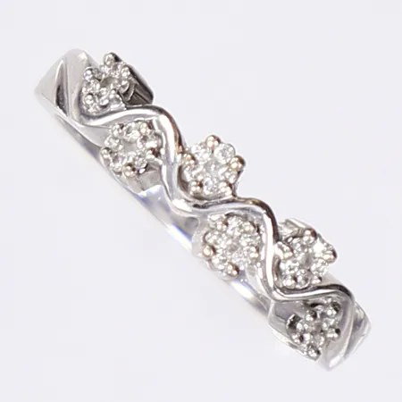 Ring med vita stenar, ca tot 0,15ct, stl 18, bredd 2-5,5mm, vitguld, GHA, 18K Vikt: 4 g