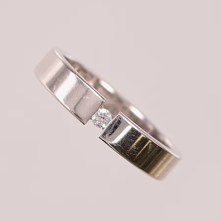 Ring, diamant 0,05ct, Ø17½, bredd:4mm, vitguld, gravyr, 18K 5,9g.