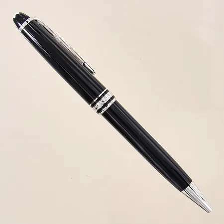 Kulspetspenna, Montblanc Meisterstuck, serie-nr: MBFK5VVX7, svart resin med platinapläterade detaljer, längd 14cm, box, manual, ytterkartong