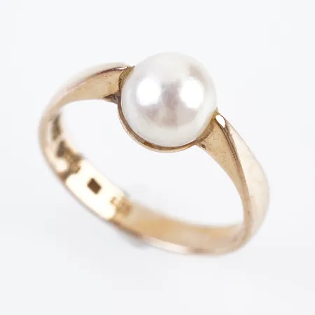 Ring m pärla, stl 16(50), bredd 7mm, 18k Vikt: 3,4 g
