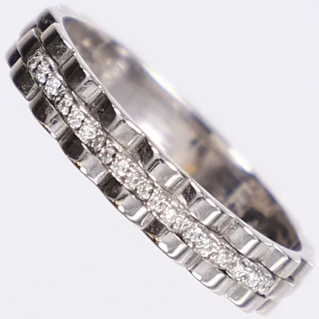 Ring med diamanter, ca tot 0,10ct, stl 19¾, bredd 4,3mm, vitguld, 18K Vikt: 4,6 g
