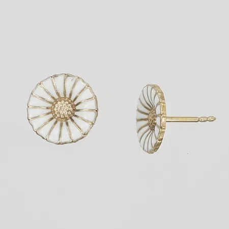 Ett par örhängen, Daisy, Anton Michelsen, för Georg Jensen, Danmark, Ø11mm, förgyllt silver, vit emalj, något sneda stift, snurrebussar saknas, silver 925/1000. Vikt: 2,3 g
