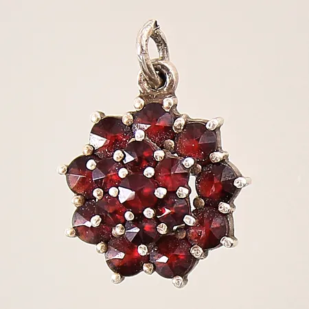 Hänge med röda stenar, 17x12mm, ostämplat, silver 830/1000 Vikt: 1,6 g