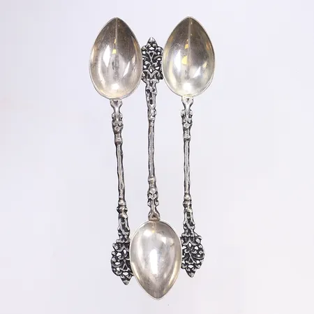 Tre teskedar, längd 10cm, 830/1000 silver Vikt: 19,3 g