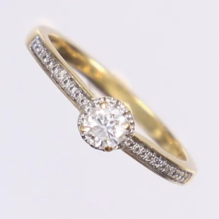 Ring med vit sten, stl 16, bredd 2mm, GHA, 18K  Vikt: 2,2 g