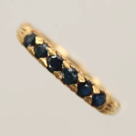 Ring med blå stenar, stl 18, bredd 1-3mm, 18K Vikt: 4,9 g