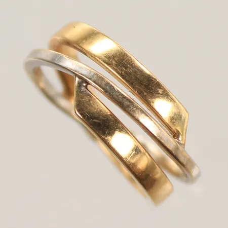 Ring, stl 17, bredd 2-6mm, rödguld/vitguld, GHA, repig, 18K  Vikt: 2,2 g