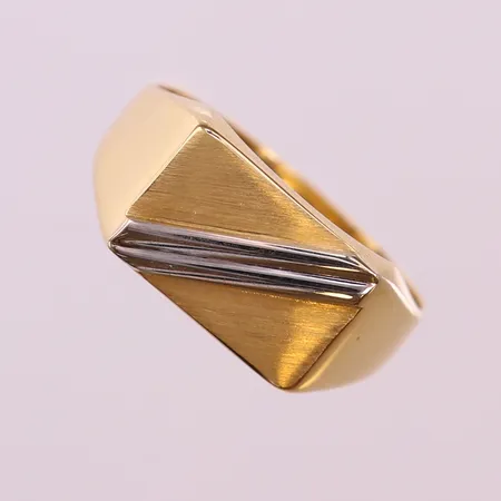 Klackring, stl: 20½, bredd 4-9,5mm, GHA, skev, 18K.  Vikt: 3,7 g