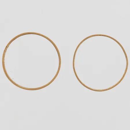 Två ringar, gravyr, 18K guld.  Vikt: 1,8 g