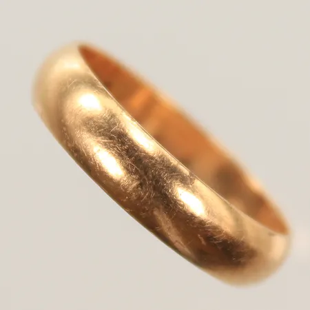 Ring, slät, stl ca 19½, gravyr, 18K Vikt: 4,9 g