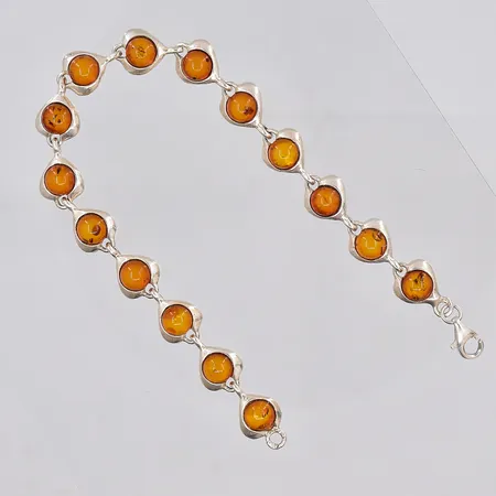 Armband med bärnsten, 19,5cm, bredd 9mm, 925/1000 silver Vikt: 9,1 g