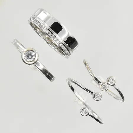 4 ringar, ca stl 18, 925/1000 silver. Vikt: 9 g