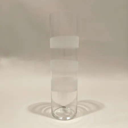 Vas, Ingegerd Råman, Orrefors, höjd ca 33cm, limiterad nr 32/200, signerad, numrerad 902588, år 2003, certifikat, originalkartong.  Skickas med postpaket.