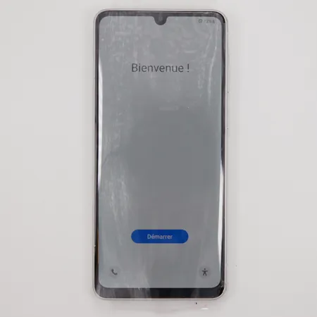 Mobiltelefon Samsung Galaxy A33 5G, serienr RFCTB13P8XY, rom 128GB, ram 6GB, vit, oanvänd, laddare ingår ej i denna modell, kartongen lite skadad 