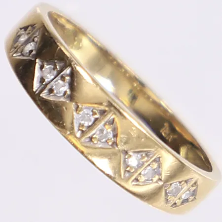 Ring med vita stenar, stl 17¼, bredd 2-4mm, 18K  Vikt: 2,2 g