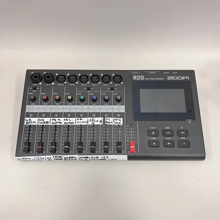 Digital inspelare, Zoom R20 Multi Track Recorder, strömadapter, Zoom Bluetooth adapter remote, manual, originalkartong. Skickas med postpaket.