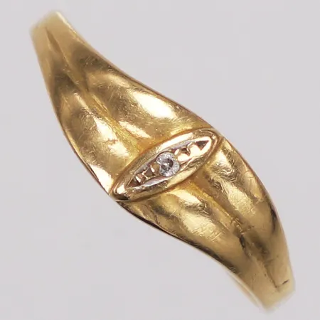 Ring, vit sten, stl 18, bredd 1,6-6mm, 18K  Vikt: 1,6 g