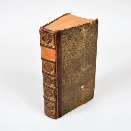 Bok, A Doctrine And Application Of Fluxions, Thomas Simpson, andra upplagan, 1776, halvfranskt band, senare skrift invändigt, åldersbetingat slitage, ej fullständigt genomgången. 