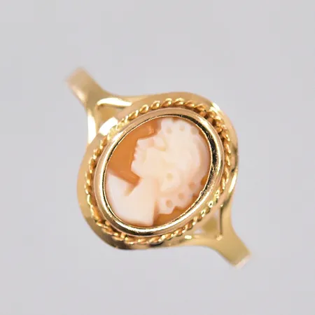 Ring med camé, stl 19, 18K Vikt: 1,8 g