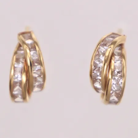 Ett par örhängen med vita stenar, längd 12mm, bredd 6mm, 18K Vikt: 1,9 g