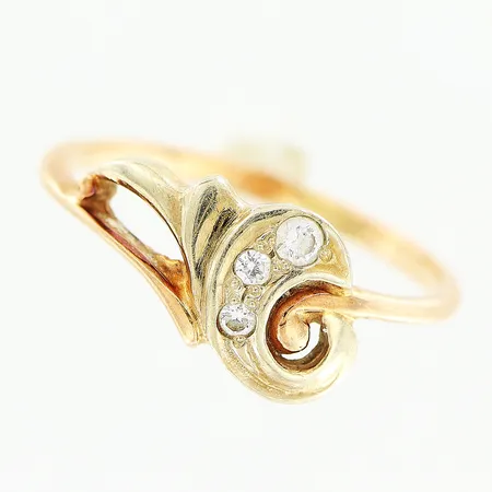 Ring, stenar, stl 16¾, bredd 1,5-8mm, rödguld, 14K. Vikt: 1,8 g