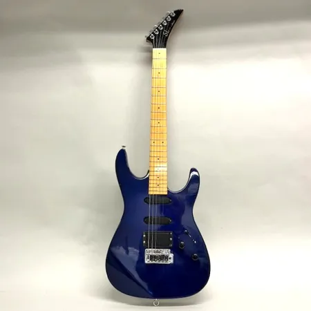 El-gitarr, SL series by Aria Pro ll, SL-ST-3 blå, ser nr 6102949, en sträng av, flera nagg/stötmärken, mjukt slitet fodral  Skickas med Bussgods eller PostNord