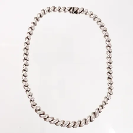 Collier, 45,5cm, bredd: 8-10mm, GHA, silver 925/1000 Vikt: 49,5 g