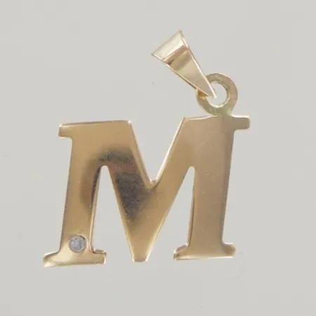 Hänge M med liten diamant, längd 1,5 cm, 18K Vikt: 0,4 g
