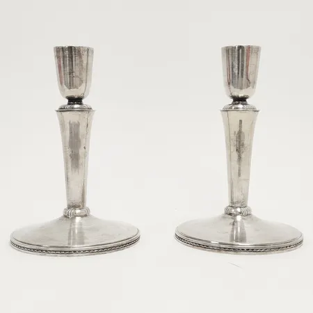 2 Ljusstakar, CGR signerade Eric Råström, 1966, höjd: 15cm, fläckar under fot, stearinrester, silver 800/1000  Vikt: 273,3 g