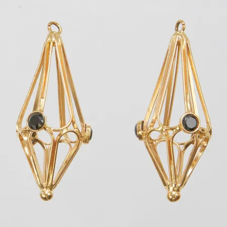 Ett par påhängen till örhängen, svarta stenar, 520x21,3mm, bucklor, 18K Vikt: 18,4 g