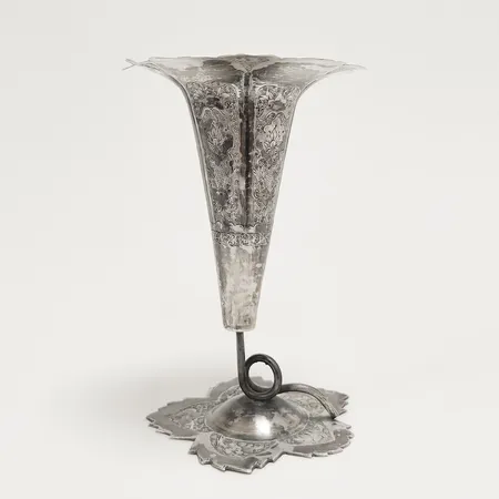 Silverljusstake, höjd: ca.12,5cm, Øca.8cm, skev upptill, spricka, stearinrester, arabiska stämplar, 800/1000 Vikt: 95,1 g