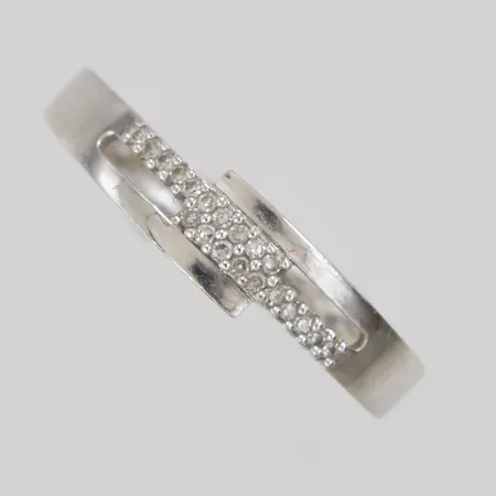 Ring, Ø17, diamanter 20xca0,0025ct, bredd:5mm, GHA, vitguld, 18K.   Vikt: 2,6 g
