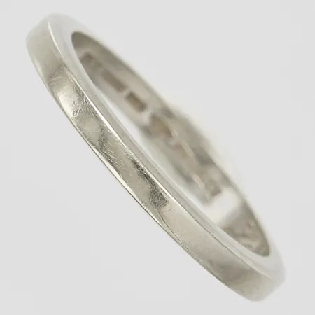 Ring, Ø16¾, bredd: 2,2-2,3mm, vitguld, personlig gravyr, svenska stämplar, 18K Vikt: 3,2 g
