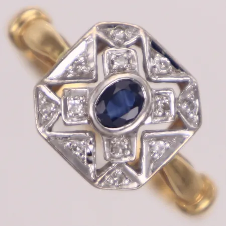 Ring med diamanter 12xca0,005ct åttkantslipade samt troligen safir, stl 18, bredd 1,8-10,7mm, fattning i vitguld, svensk importstämpel, 18K  Vikt: 3,3 g
