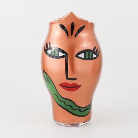 Vas Kosta Boda "Open Mind", Ulrica Hydman-Vallien, signerad 7041517,  höjd ca 26 cm.OBS! Skickas tidigast 4/8 pga. semesterstängt. Vikt: 0 g Skickas med postpaket.