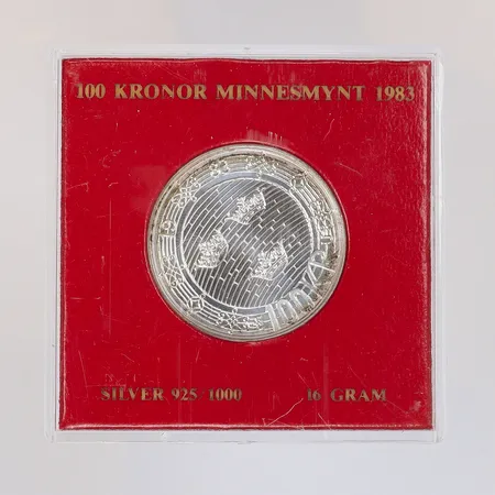 Silvermynt, Ø32mm, Sveriges rikstad, Helgeandsholmen, 1983, nominellt värde 100kr. plastetui, silver 925/1000  Vikt: 16 g