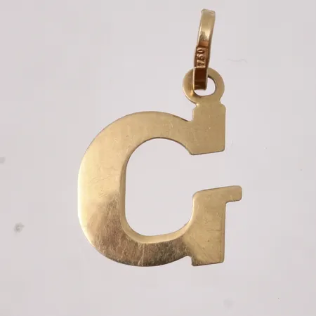 Hänge i 18K guld, G, mått 10,9x18mm, vikt 0,36g.