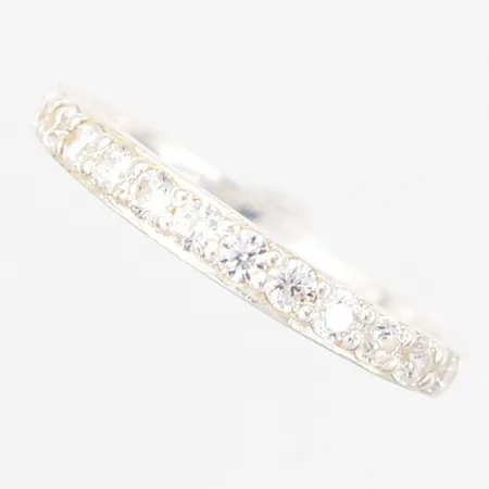 Ring med vita stenar, stl 16, bredd: 1,5-2,5mm, silver 925/1000 Vikt: 1,4 g
