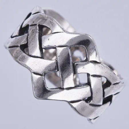Ring, Sthlms Guldvarufabrik John Johans , stl: 18¼, bredd: ca 9-14mm, silver 925/1000 Vikt: 6,4 g