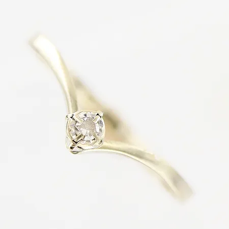 Ring,  8/8-slipad diamant ca 0,01ct, stl 16¾, bredd 1,3mm, vitguld, 18K. Vikt: 1 g
